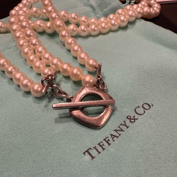 TIFFANY & CO. Double Strand Pearl Toggle Necklace with blue bag and box - Picture 5 of 8